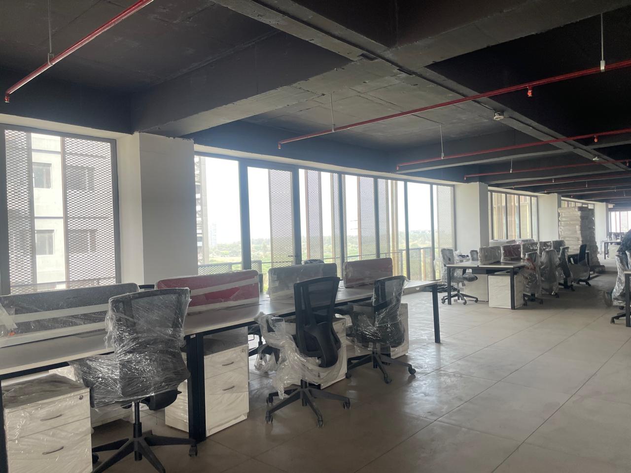 Open-plan semi-furnished floor plate — commercial office space for lease, Noida Expressway
